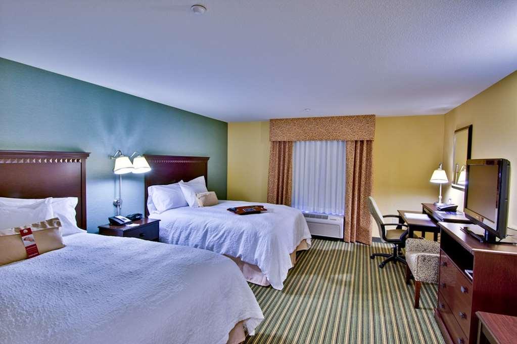 Hampton Inn & Suites Moreno Valley Room photo